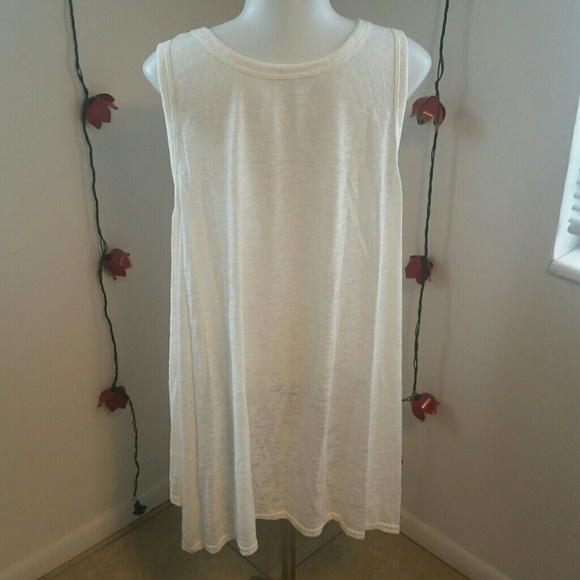 PLUS Off White Knit Graphic Tank Top - Picture 2 of 2